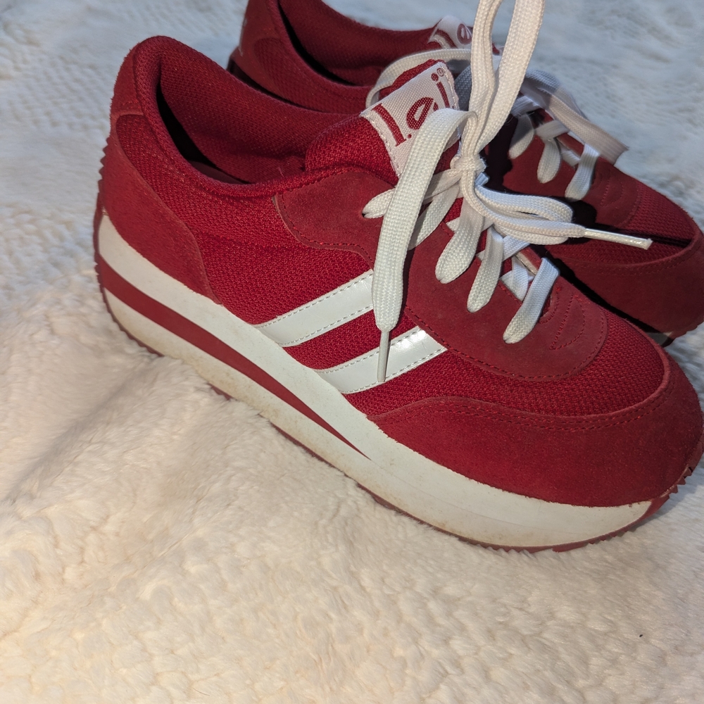 Lei Red and White Casual Sneakers